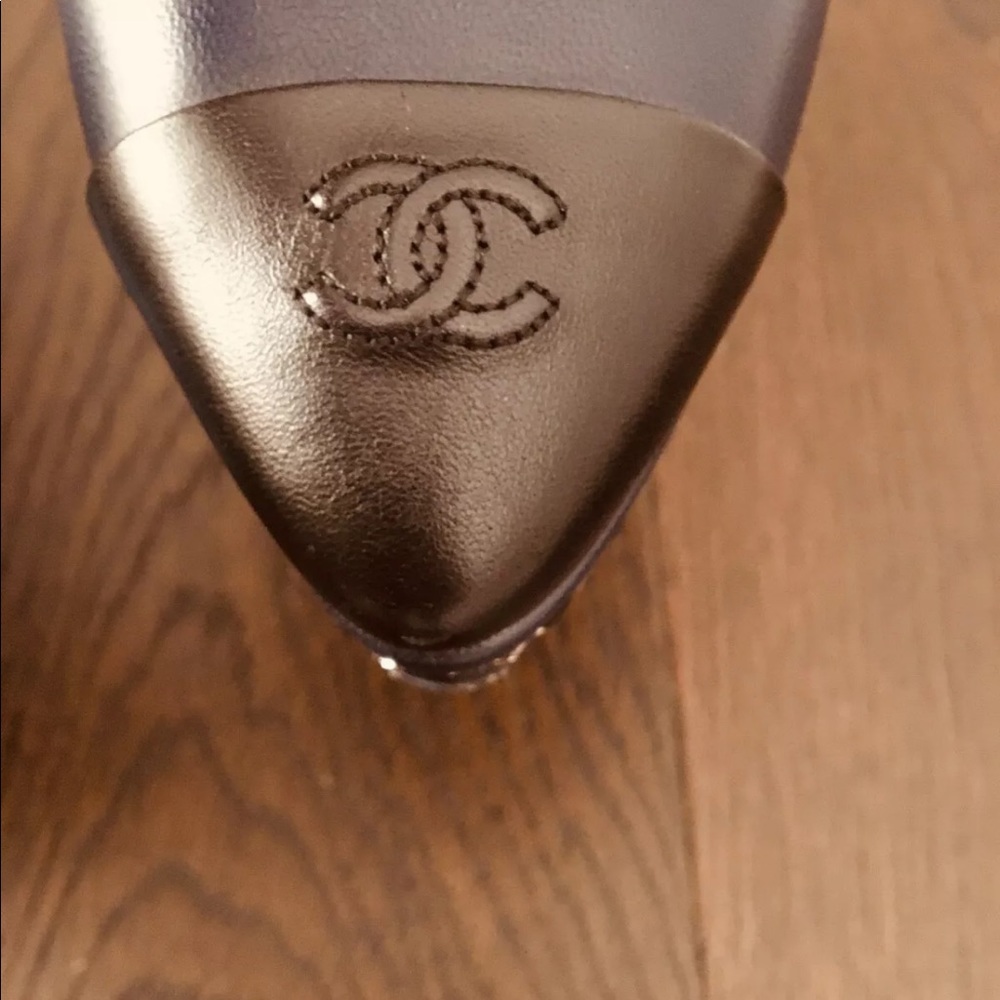 Chanel heels size 40 navy blue/black/silver chain - Picture 6 of 7